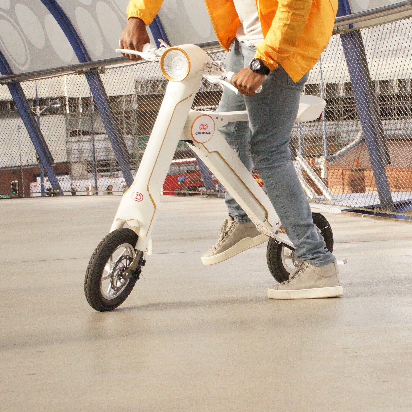 Cruzaa E-Scooter Pro Racing White Electric Scooter Test