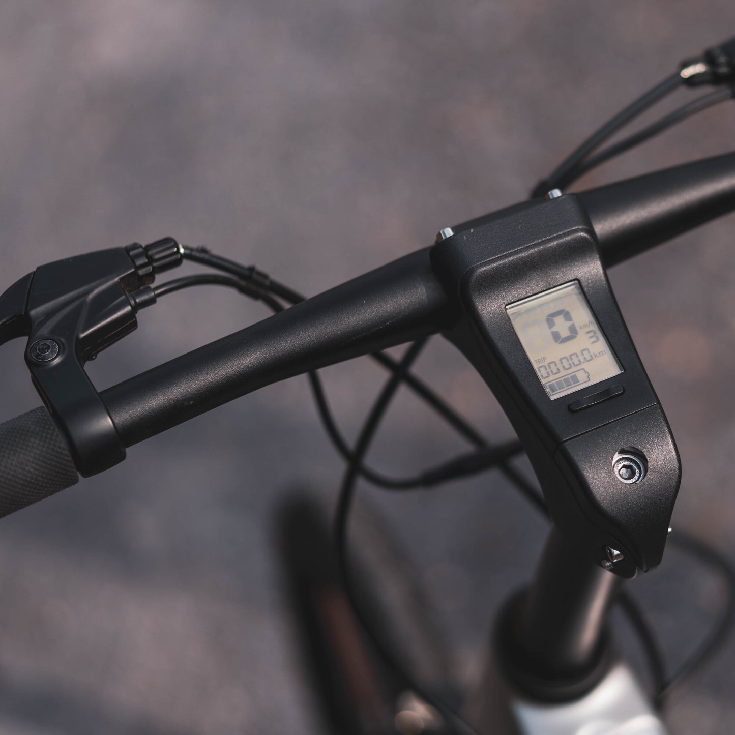 Cruzaa Carbon Black Electric Bike Display 1