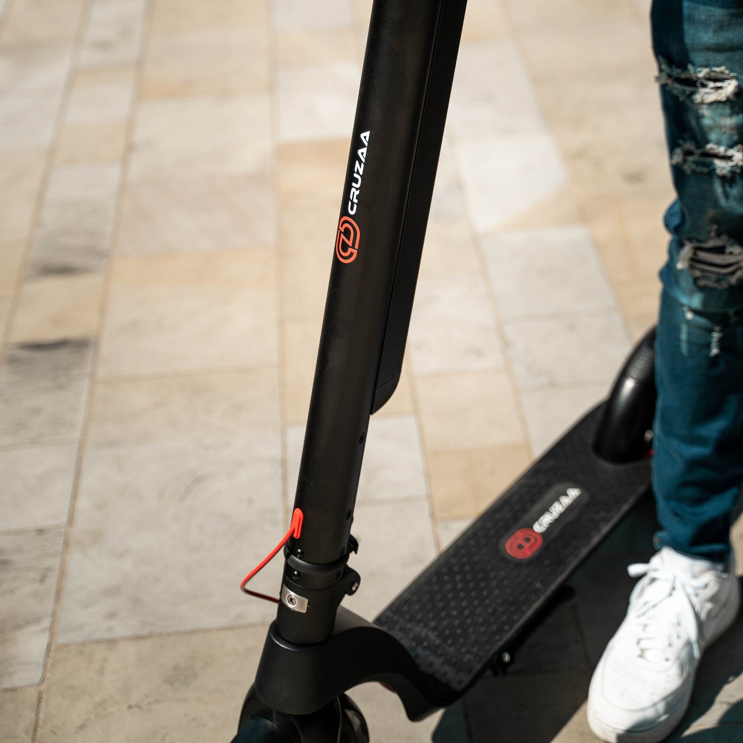 Cruzaa Commuta Electric Scooter 45km Range Foldable Deck