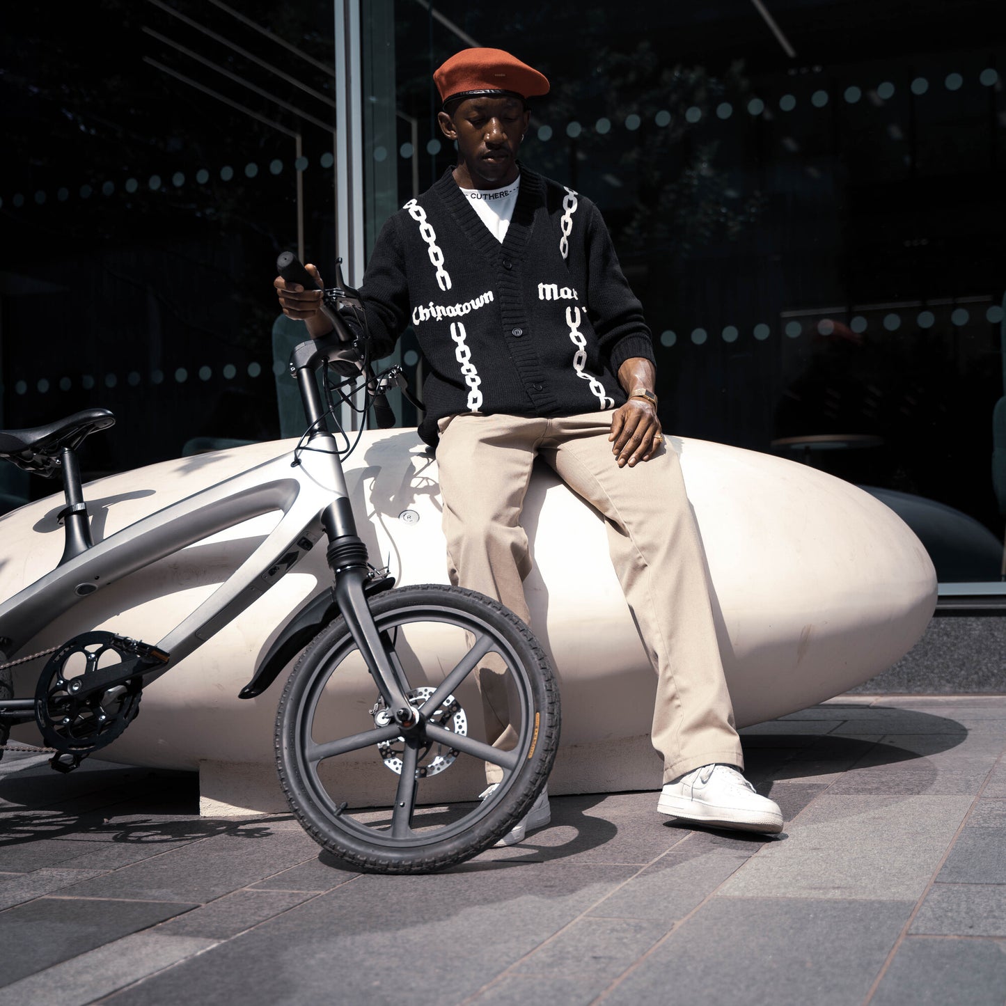 Cruzaa Carbon Black Electric Bike Oval View