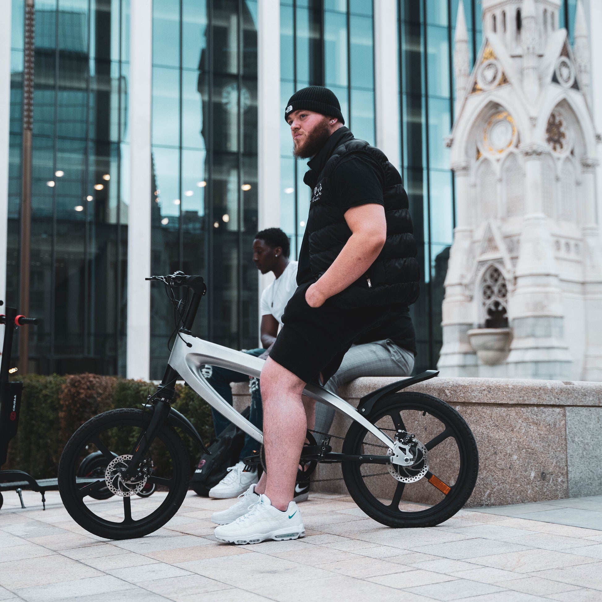 Cruzaa Carbon Black Electric Bike 3
