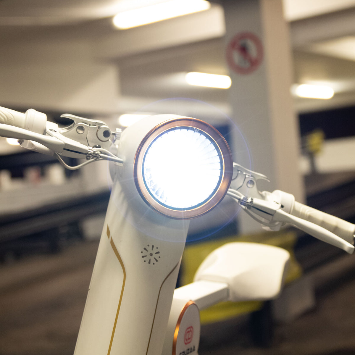 Cruzaa E-Scooter Pro Racing White Electric Scooter Bright Light