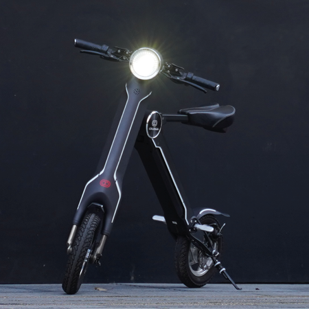Cruzaa E-Scooter Pro Electric Scooter Carbon Black light on