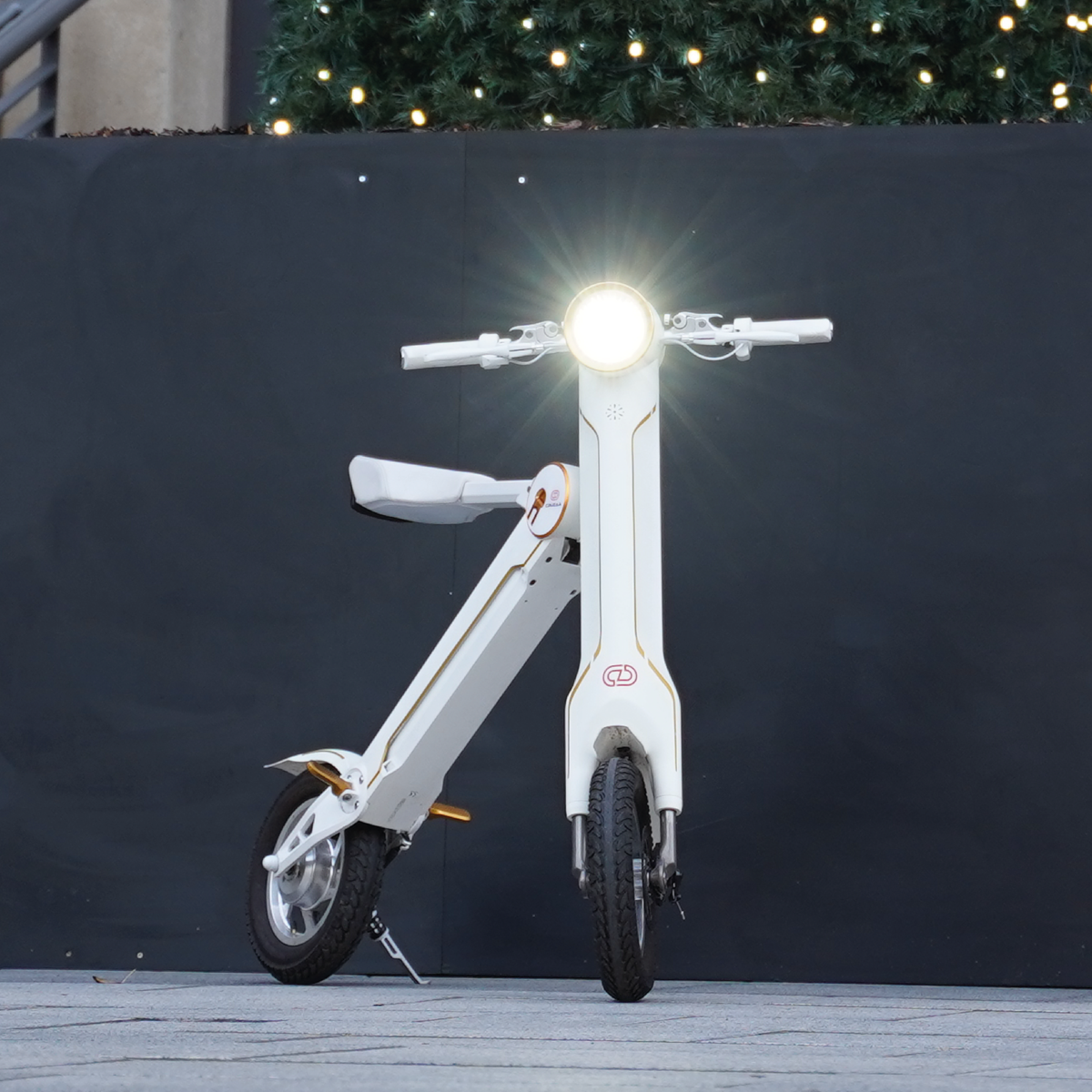 Cruzaa E-Scooter Pro Racing White Electric Scooter Light On