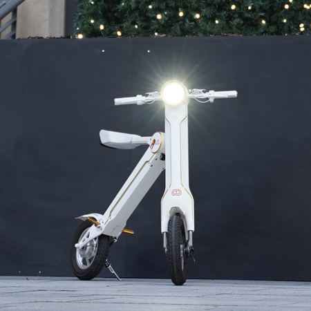 Cruzaa E-Scooter Pro Racing White Electric Scooter Light On