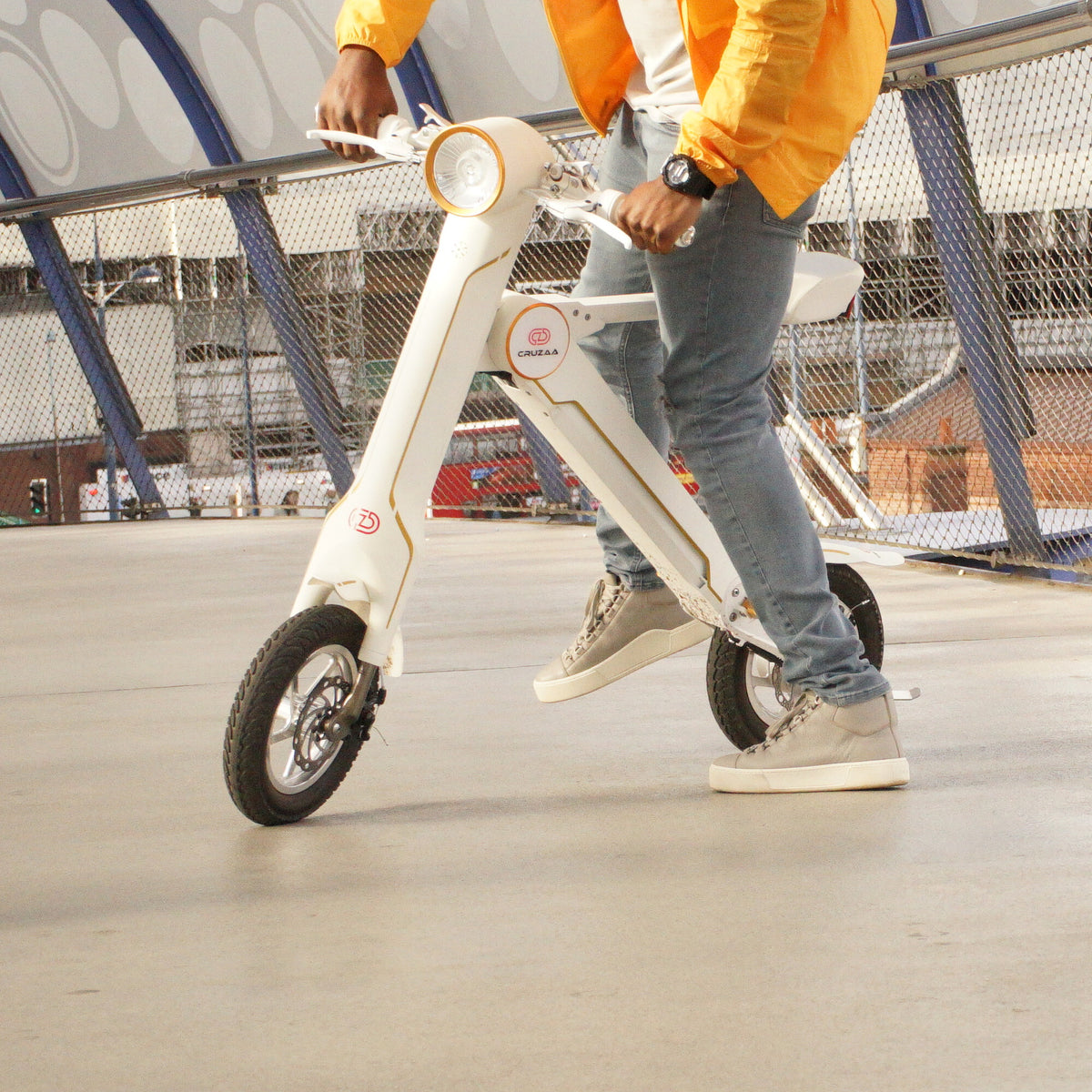 Cruzaa E-Scooter Pro Racing White Electric Scooter Test 