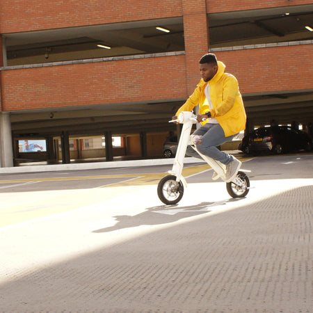 Cruzaa E-Scooter Pro Racing White Electric Scooter Ride 1