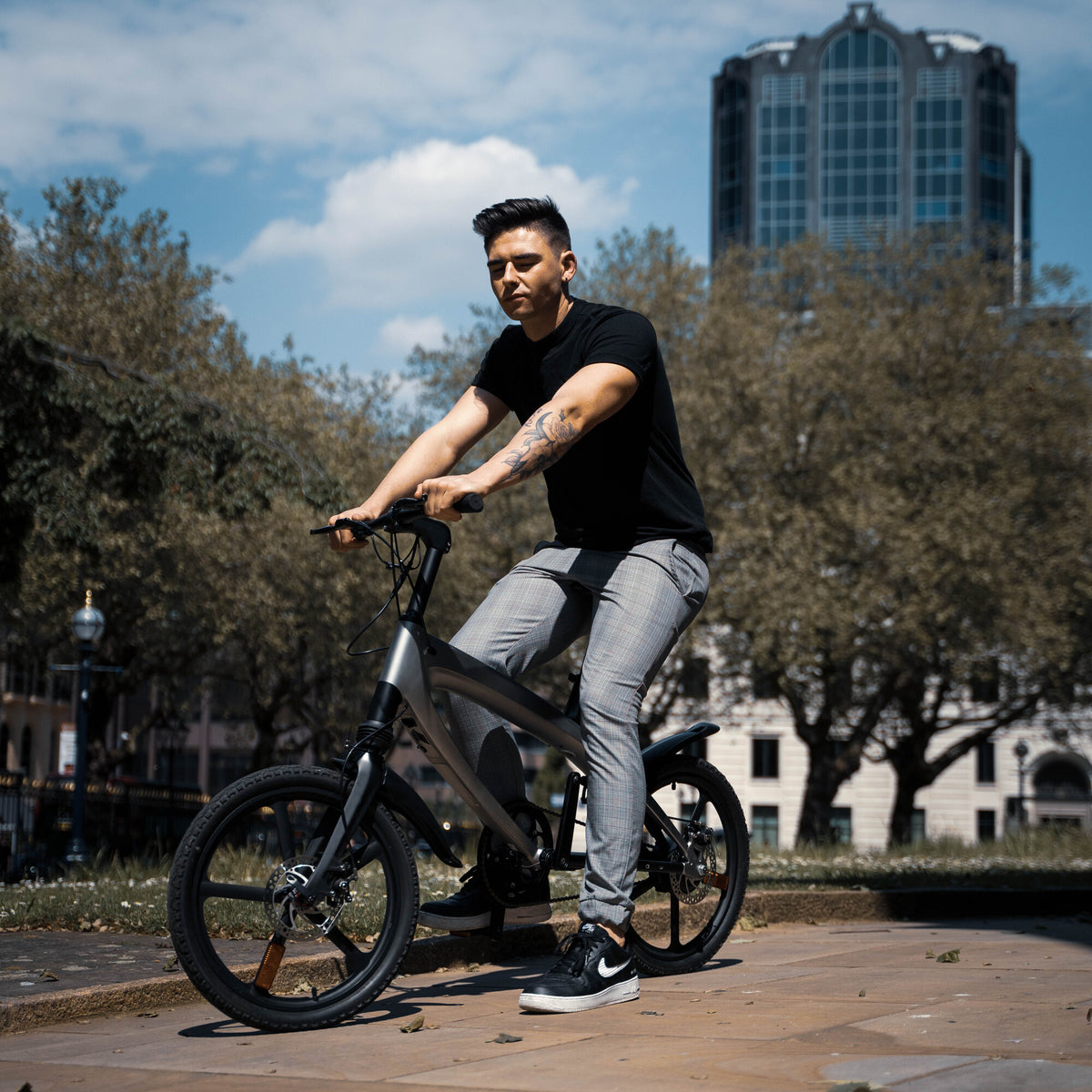 Cruzaa Carbon Black Electric Bike Outside