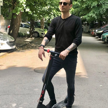 Cruzaa Commuta Electric Scooter 45km Range Foldable Standing 