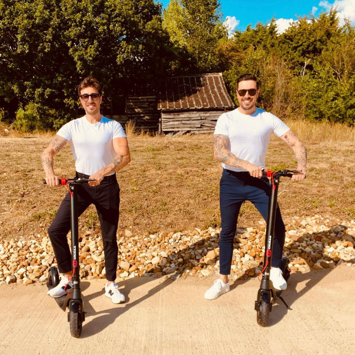 Cruzaa Commuta Electric Scooter 45km Range Foldable In Country Side
