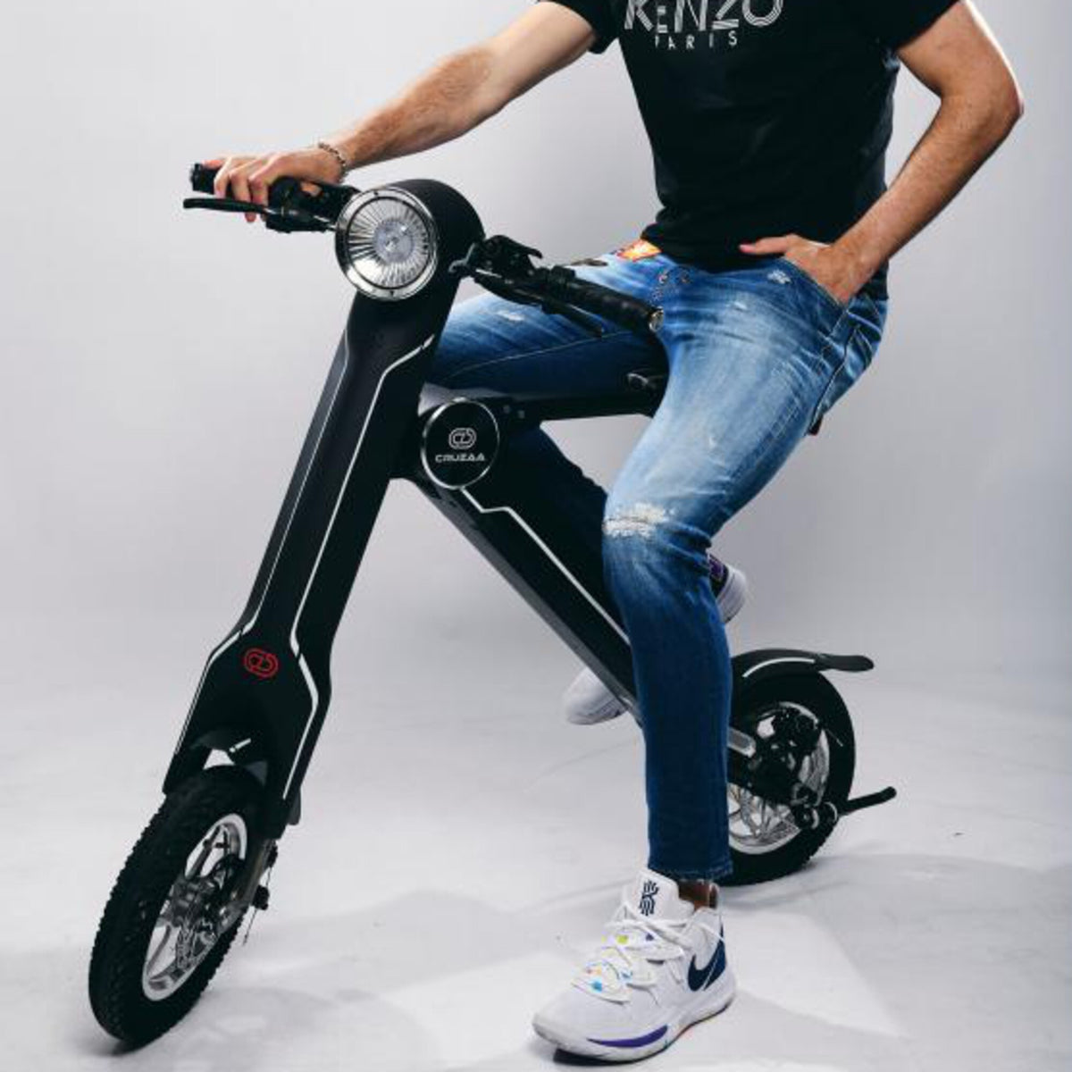 Cruzaa Electric Scooter Carbon Black Riding 